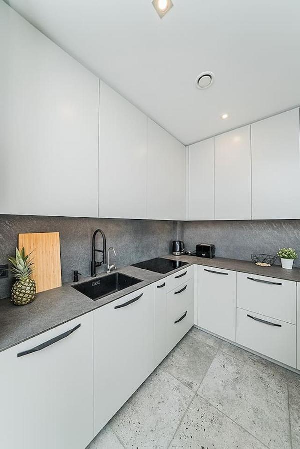 Lovely Apartment With Private Terrace By Urban Rent Kowno Zewnętrze zdjęcie