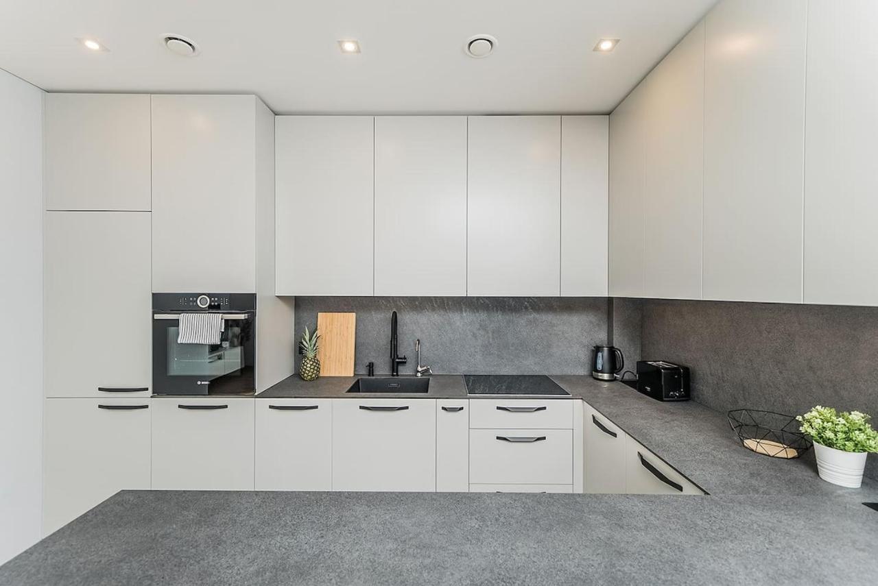 Lovely Apartment With Private Terrace By Urban Rent Kowno Zewnętrze zdjęcie